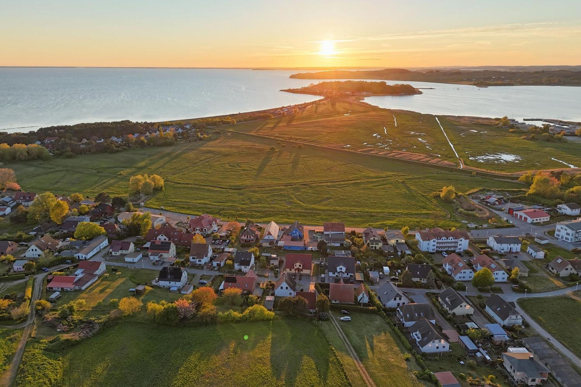 Schicke Fewo Mit Terrasse, Gratis Nutzung Vom Ahoi Erlebnisbad Und Sauna In Sellin - Haus De Niege Wech Fewo 02 Thiessow Eksteriør billede